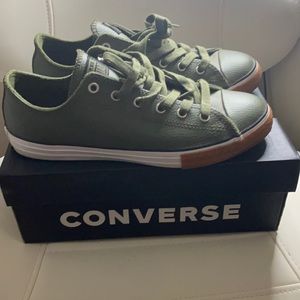 Super cute olive green converse. Kids size 6 or women’s size 9